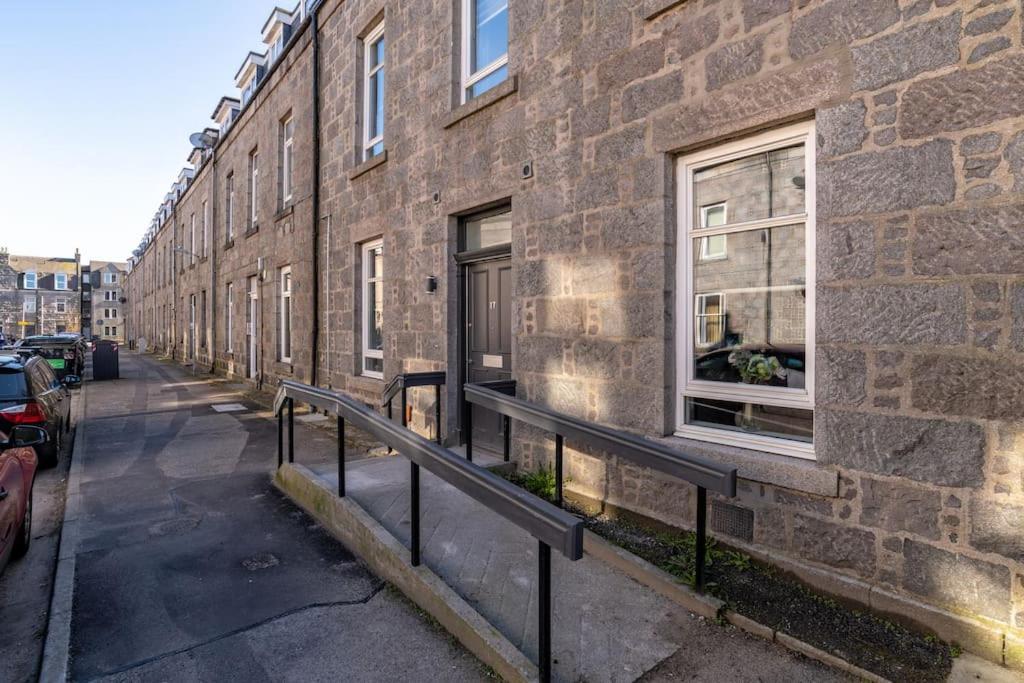 Ferienwohnung West End @ Netflix @ Newly Built Aberdeen Exterior foto